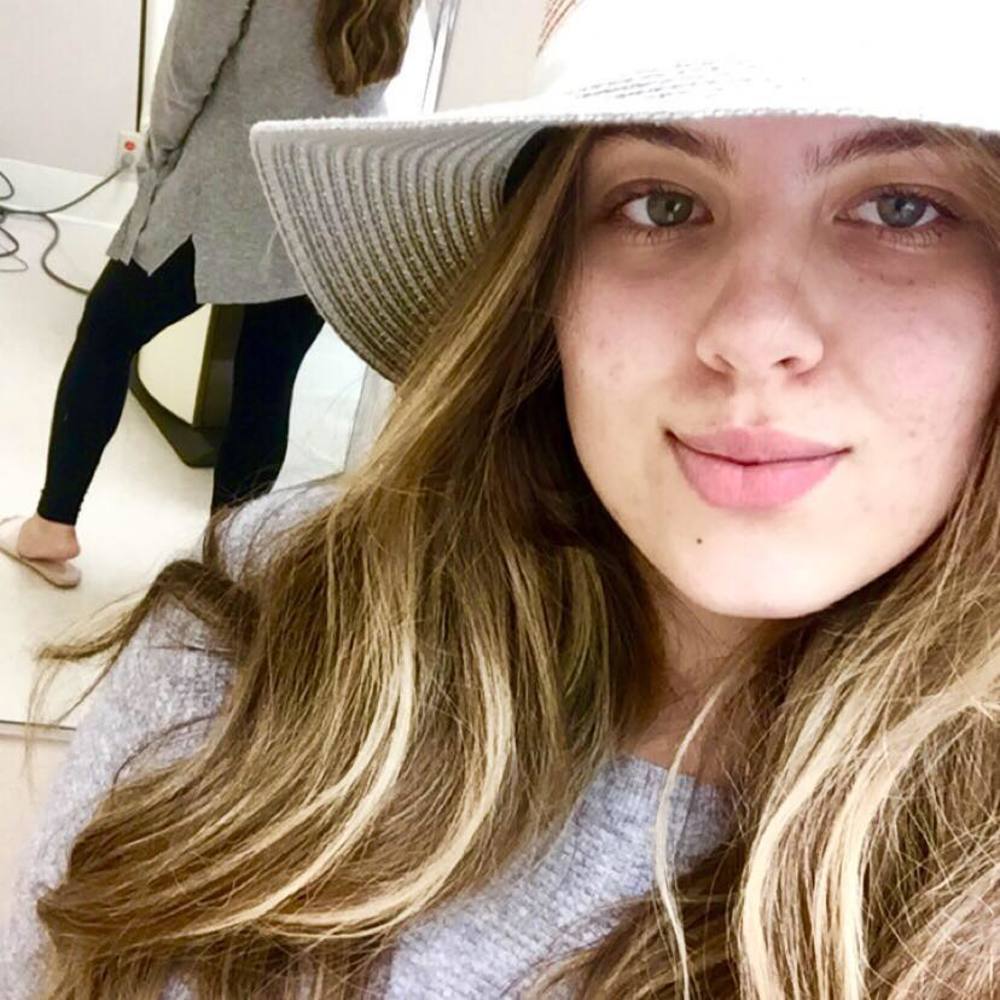 Meet your Posher, Laura